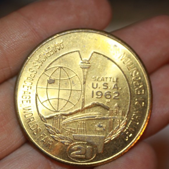 1962 AMERICA SPACE AGE WORLD'S FAIR SEATTLE EXPOSITION ONE DOLLAR TOKEN - Picture 1 of 2